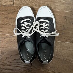 Vionic Women's Classic Black and White Sneakers